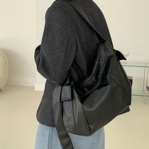 Túi đeo chéo vintage chất da sần thiết kế quai to bản cá tính