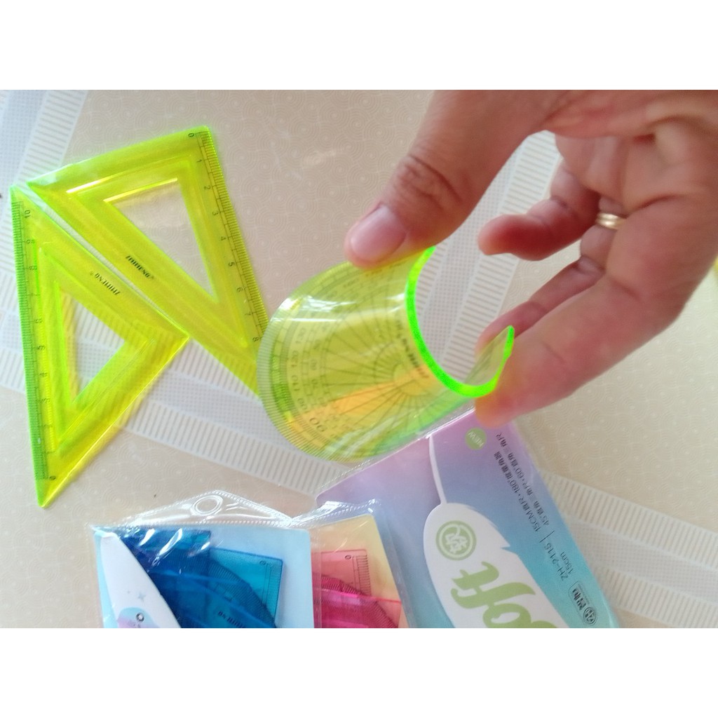 Bộ Thước Eke Dẻo 4 Chi Tiết Dẻo Dai Không Lo bị Gãy