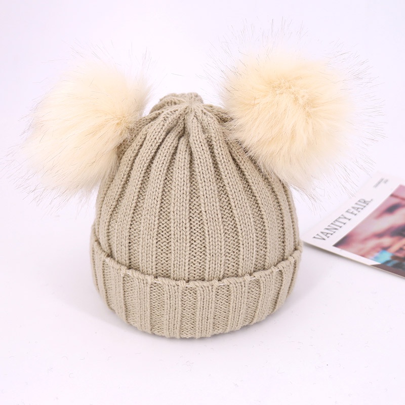 Mũ beanie đính quả bông dễ thương cho bé