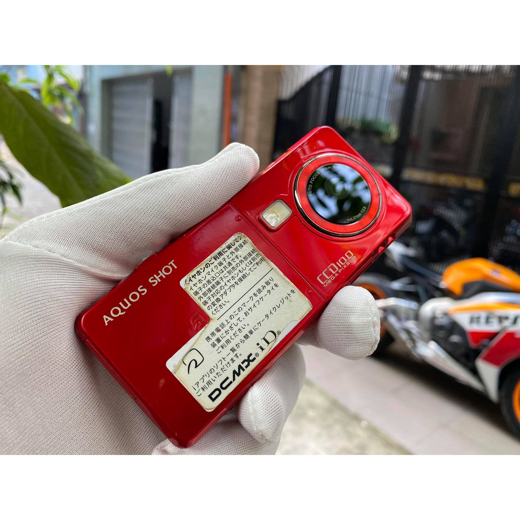 Điện thoại Sharp SH-06A màu đỏ