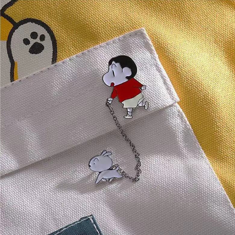 Ghim Cài Áo Hình Cậu Bé Bút Chì Shin-Chan Dễ Thương Xinh Xắn