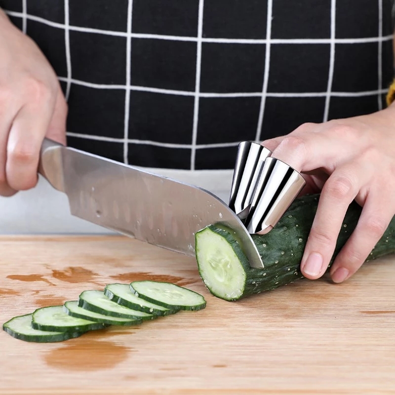 Dụng cụ bảo vệ ngón tay khi thái rau củ bằng thép không gỉ đa năng cho nhà bếp