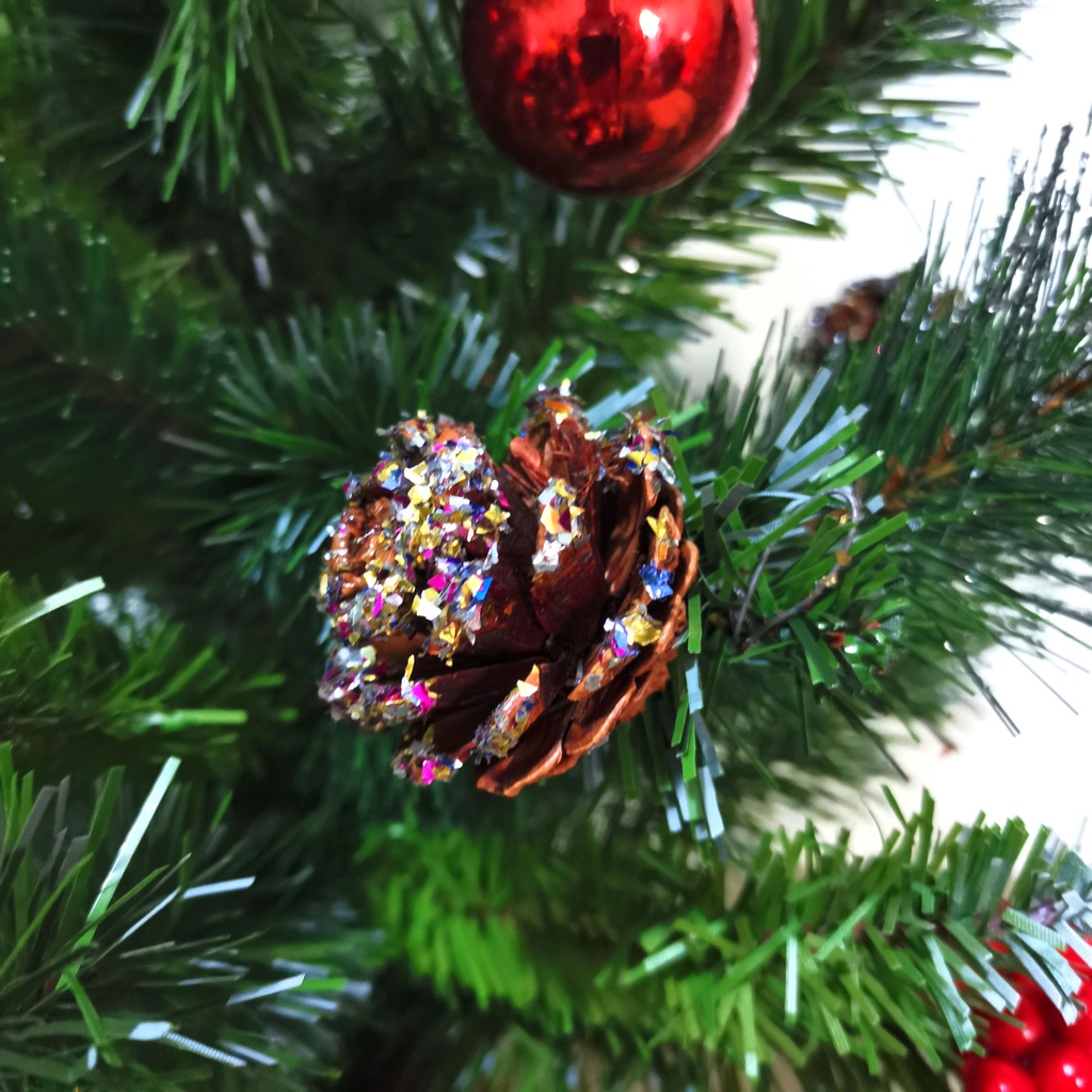 Cây thông noel để bàn 77cm quà tặng trang trí giáng sinh hàng Việt Nam chất lượng cao mẫu 3 loại lá gắn trái thông