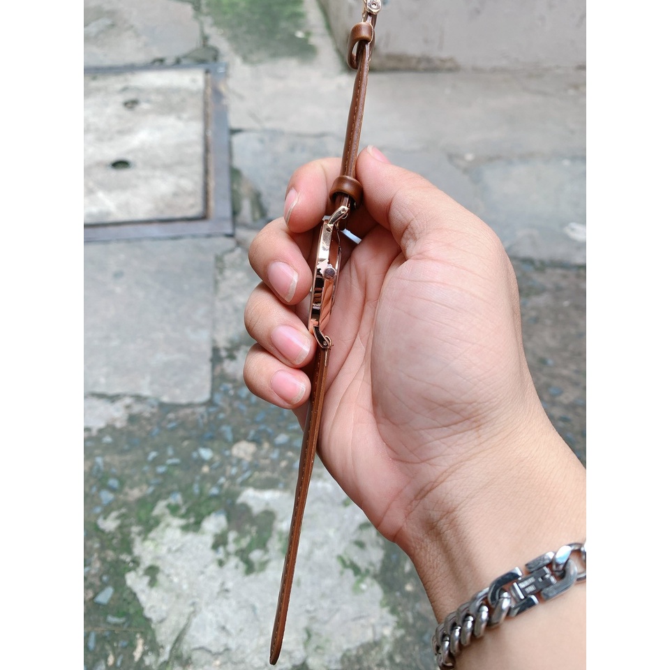 Đồng hồ kim nam nữ mặt trắng dây da đen