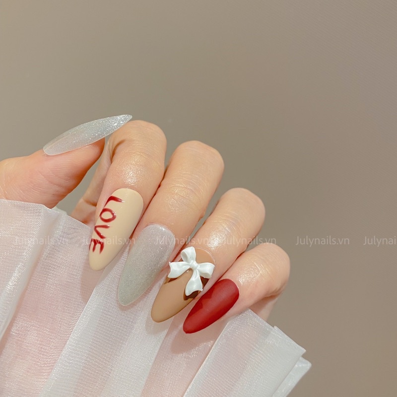 Nail box thiết kế đơn giản dễ thương , móng úp tự gắn julynails.vn nb034