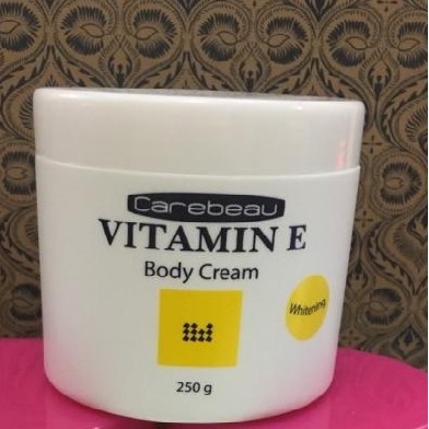 Kem Dưỡng Trắng Da Carebeau Vitamin E 250g MP101