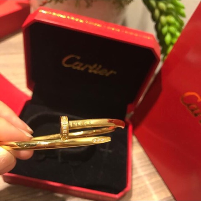 Vòng đinh đính đá full box cao cấp