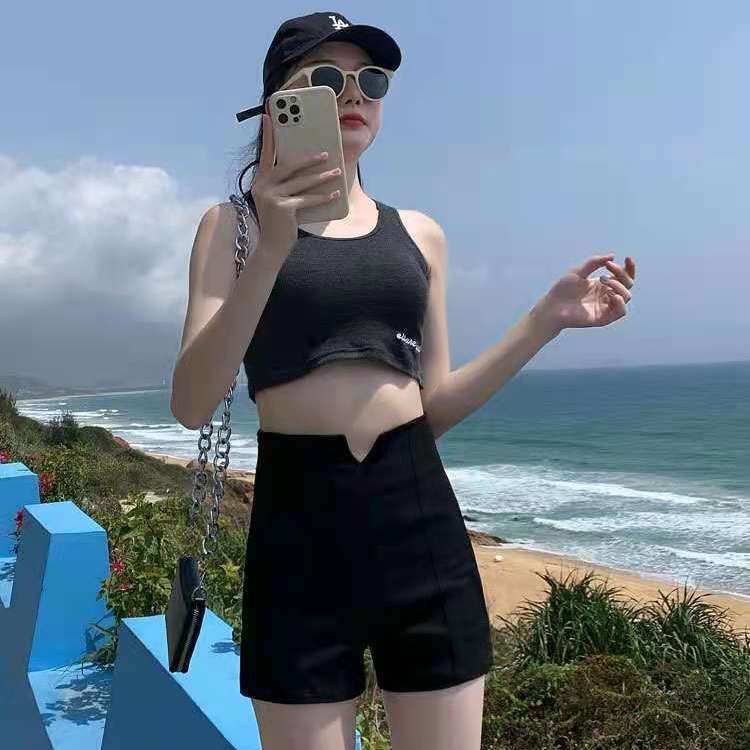 Quần đùi nữ lưng cao màu đen thời trang mùa hè 2021