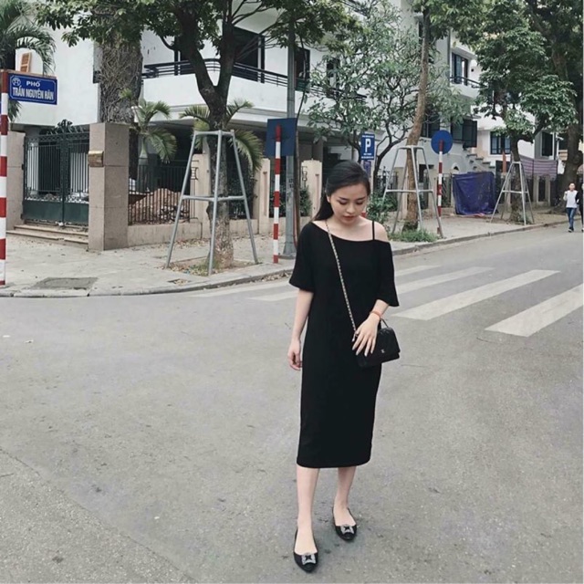 Váy xuông lệch vai