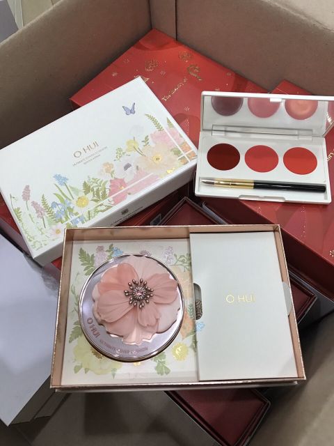 Hộp chính phấn nước trang điểm Ohui Ultimate 2020 | BigBuy360 - bigbuy360.vn