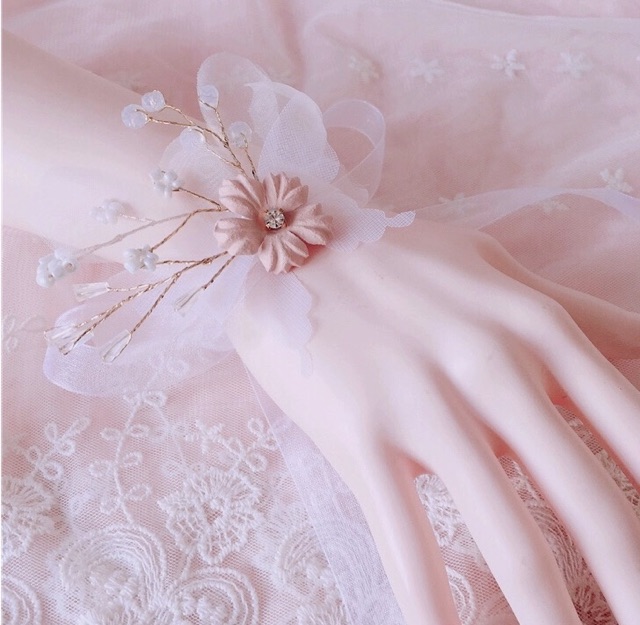 Vòng tay hoa Lolita