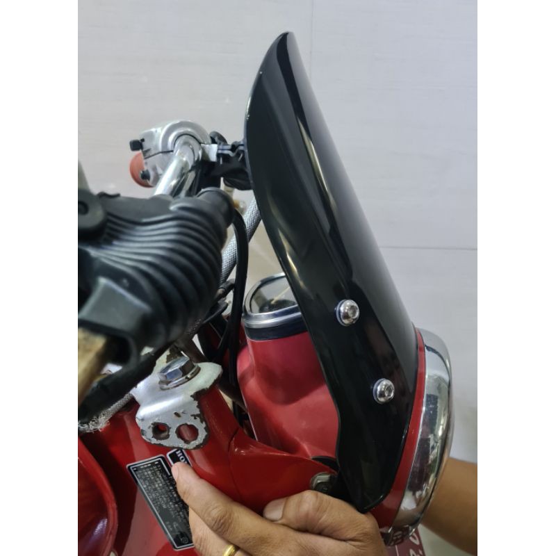kính chắn gió xe 67