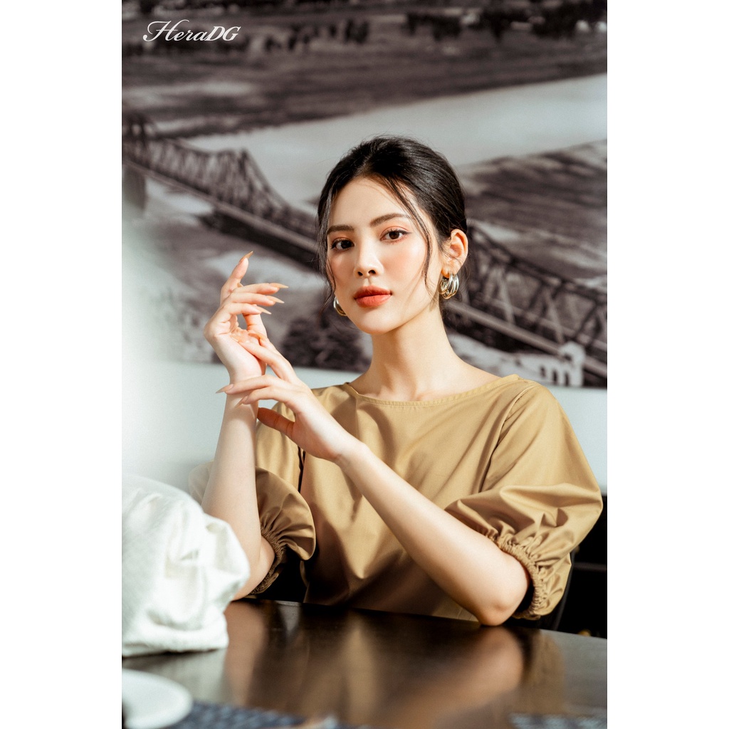 Áo sơ mi nữ tay bồng HeraDG thiết kế cổ thuyền độc đáo, chất liệu vải thô lụa cao cấp mềm mịn, không bai xù SAKBB1002