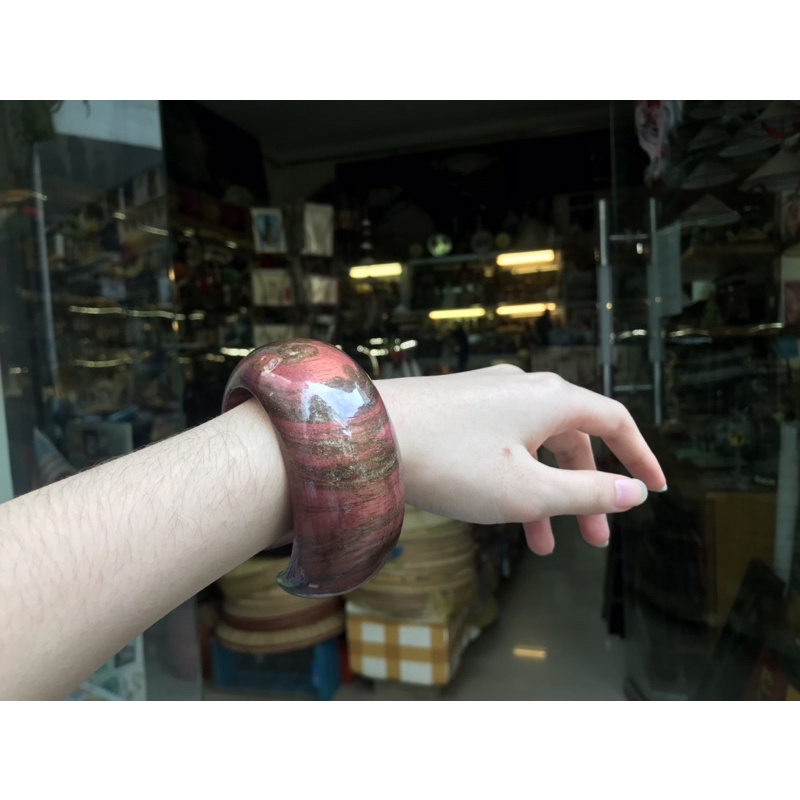 Vòng tay bản to phong cách boho