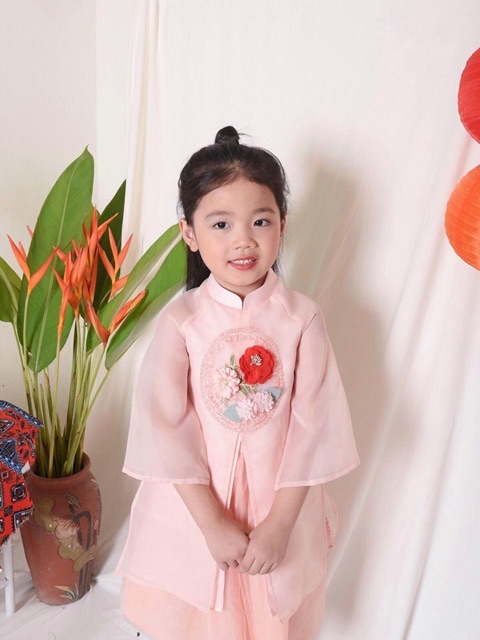 Áo dài cát tường cho bé gái diện Tết ạ