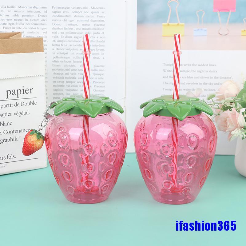 [Hàng mới về] Bình đựng nước bằng nhựa họa tiết dâu tây hoạt hình dễ thương tiện dụng