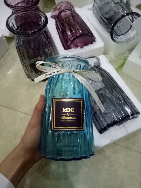 Bình hoa thủy tinh màu