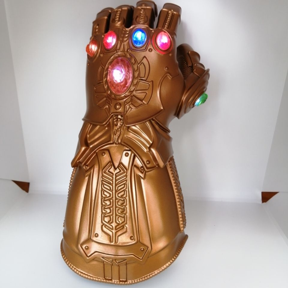 Mô hình găng tay vô cực trong phim The Avengers dạ quang độc đáo