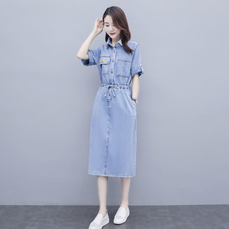 Nếp nhăn nhỏ hoa cúc thêu kéo dài váy denim của phụ nữ 2020 mùa hè mới phong cách Hàn Quốc bò ren lên giữa n