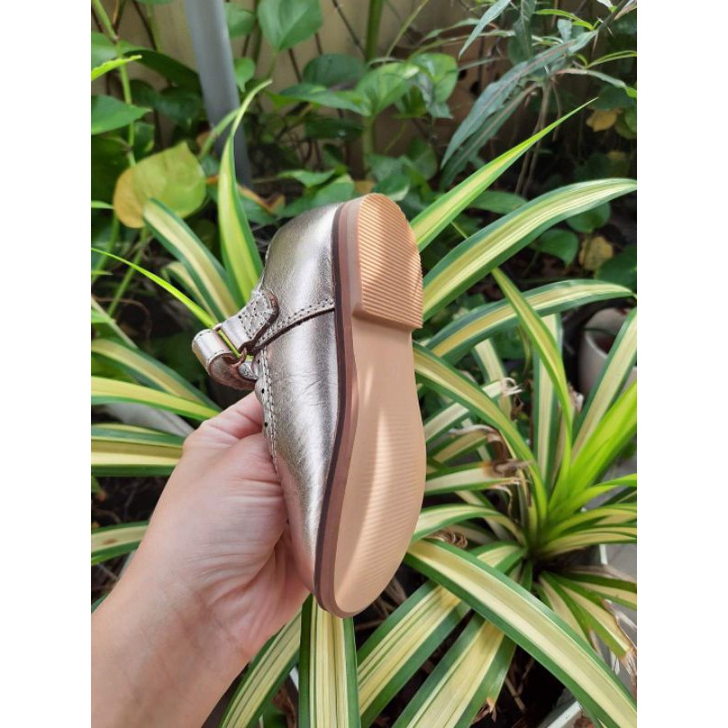 Giày xuất cho bé