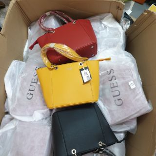 Túi cầm tay guess