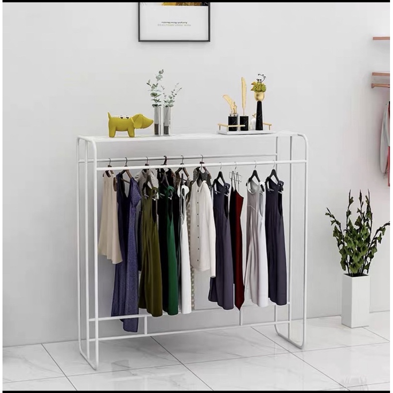 Mẫu giá treo quần áo hai bên cho shop