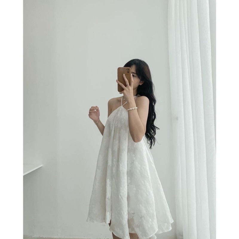 ĐẦM HOA NỔI CỔ YẾM HAI LỚP CÓ CHUN SAU DÂY CỘT Dáng xoè