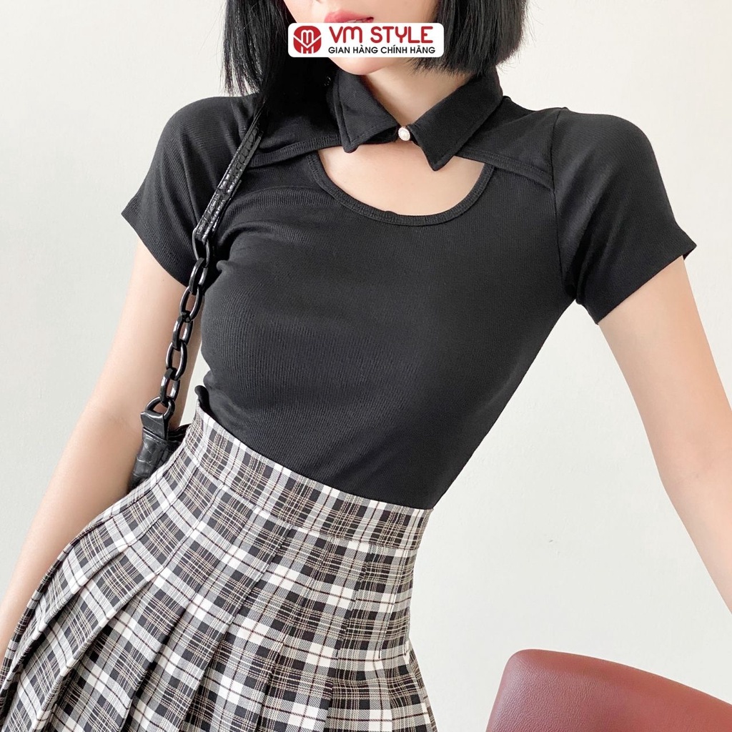 [Mã FAMARAL2 giảm 10K đơn 50K] Áo thun tay ngắn VM STYLE cổ bẻ đính ngọc hở ngực ulzzang thời trang nữ 21TU06T370701