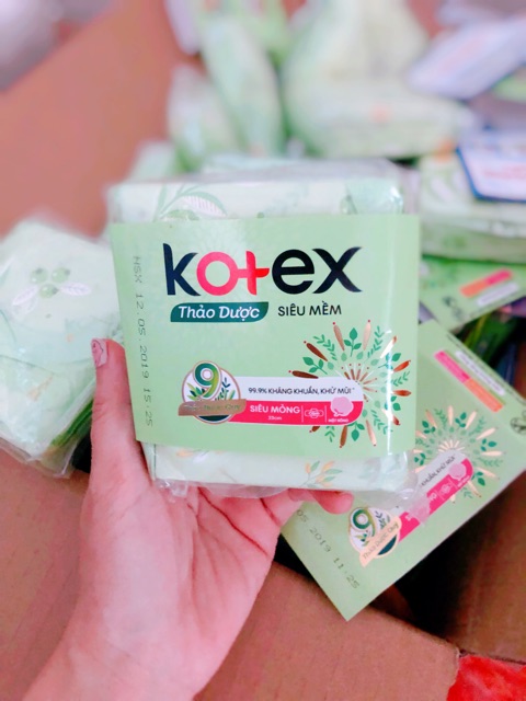 4 miếng băng vệ sinh kotex thảo dược