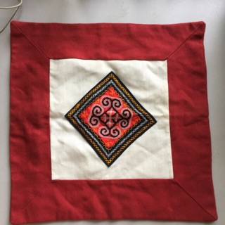 Vỏ gối tựa thêu tay