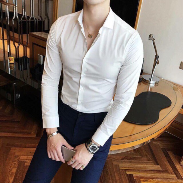 Áo SƠ MI nam mầu trắng, chất liệu lụa không nhăn, form body khoe dáng