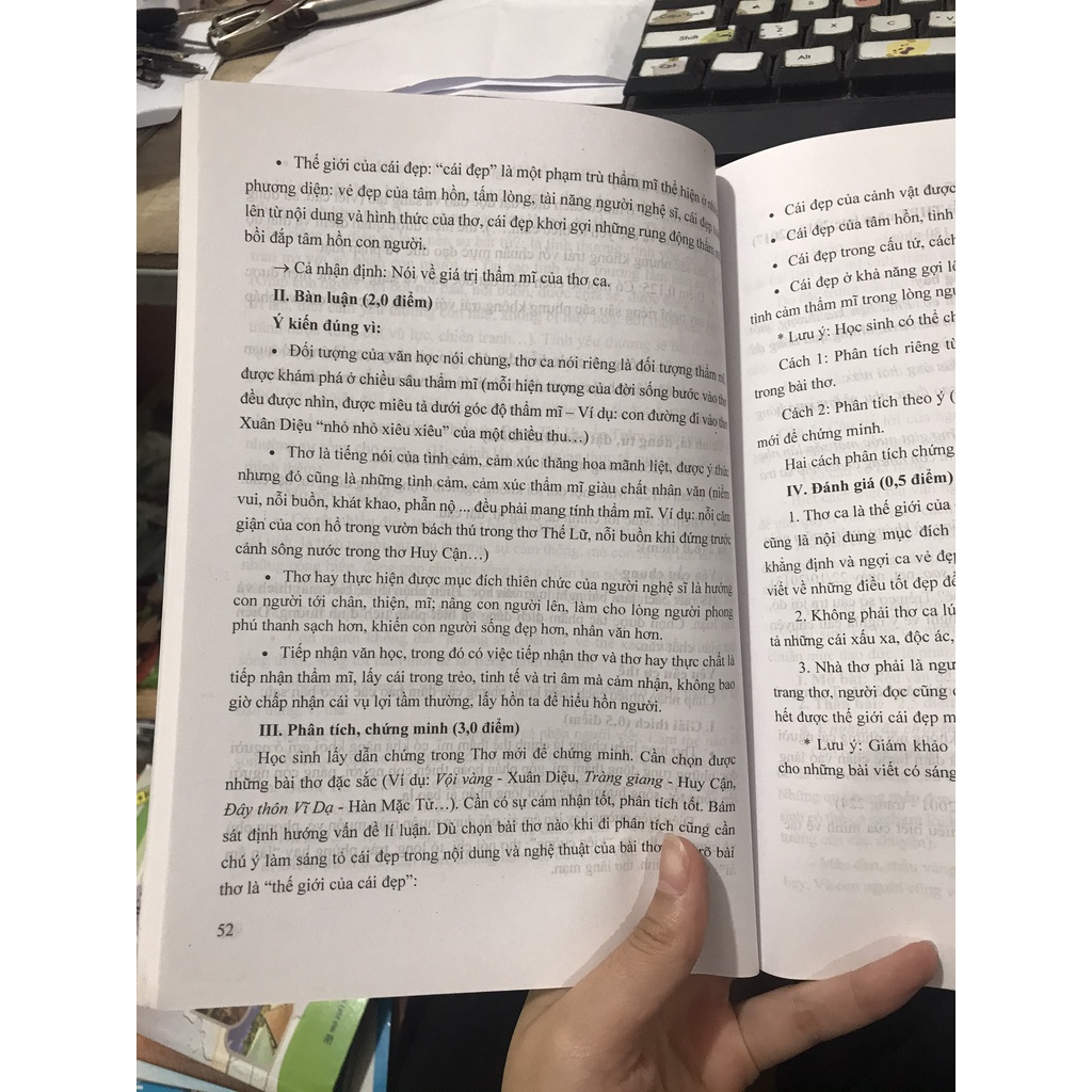 Sách - Tuyển chọn đề thi học sinh giỏi môn Ngữ Văn lớp 11