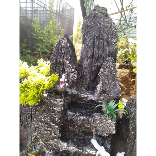 Hòn non bộ có thác nước