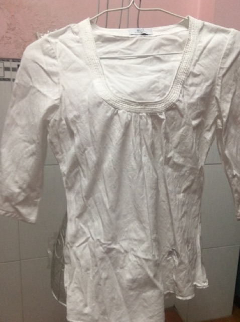 Áo kiểu màu trắng