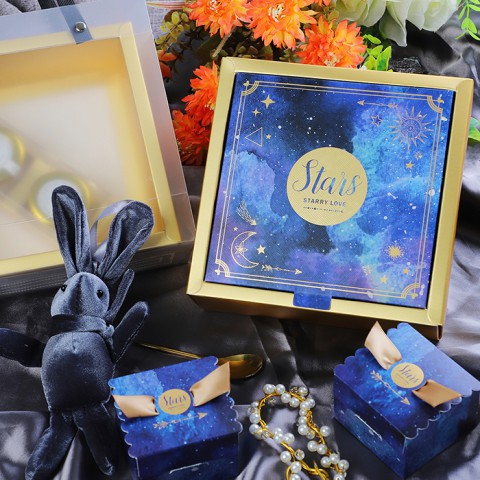 Hộp đựng quà kiểu nắp chìm viền vàng kèm túi trong suốt 17x17x6.5cm nhiều mẫu | BigBuy360 - bigbuy360.vn