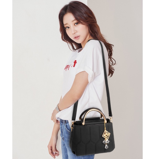 Hàng Có Sẵn QiDong beg Túi Xách Tote Đeo Vai Đi Chơi Thêu Mặt Dây Kim Loại Lớn Cho Nữ Sac Bols