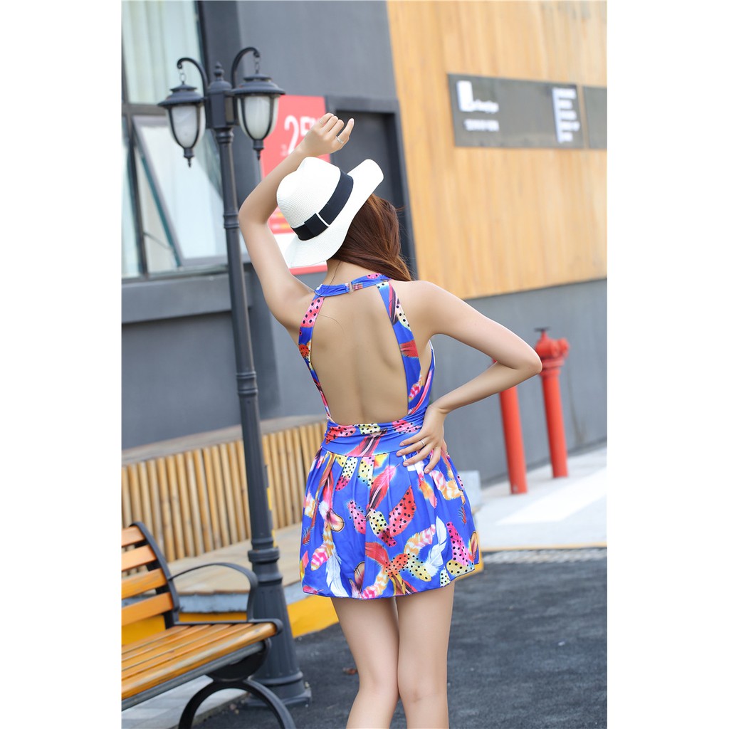 Váy bơi liền mảnh duyên dáng che khuyết điểm