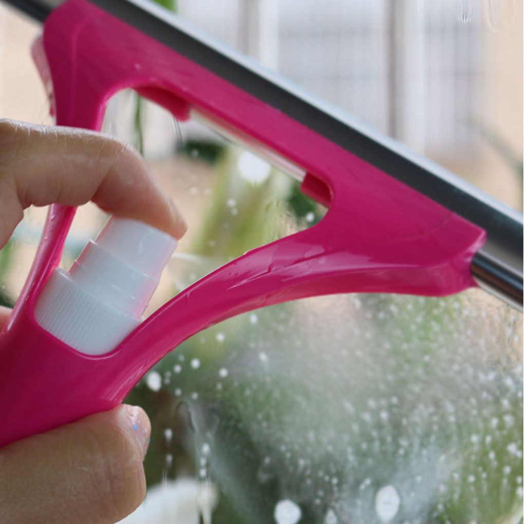 Cây lau kính kiêm bình xịt tiện lợi