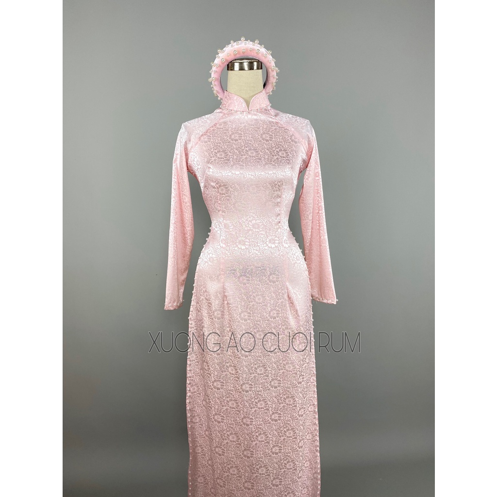 Áo dài gấm hoa cúc đủ màu sắc