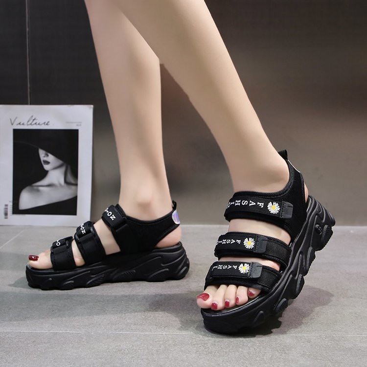 Sandal nữ quai hậu phối hoa cúc kèm chữ đế trắng D139