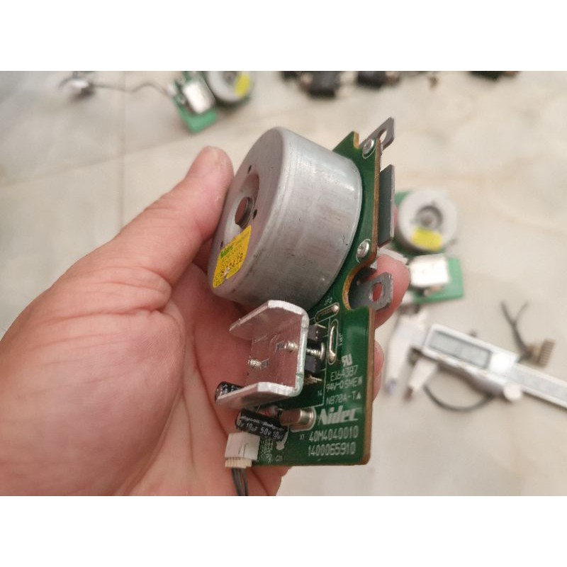 Motor không chổi than trục 8mm,12v-24v chế quạt.