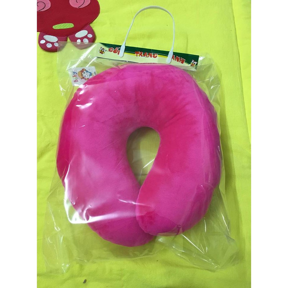 Gối vòng cổ màu hồng