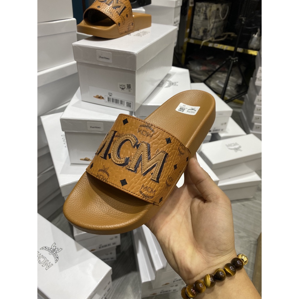 Dép lê quai ngang MCM logo thêu da