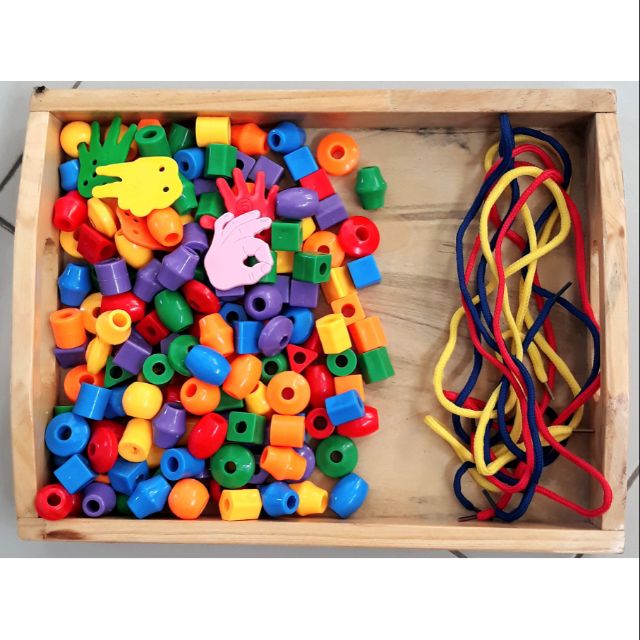 Xâu hạt theo Montessori