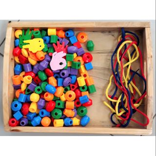 Xâu hạt theo Montessori