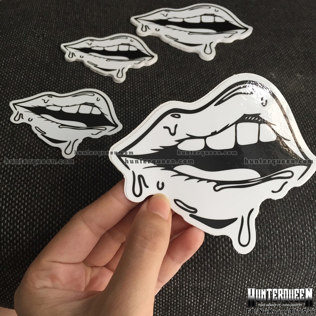 Logo đôi môi[11.5x9.6] trắng đen. Hình dán decal siêu dính, chống nước, tem đua trang trí
