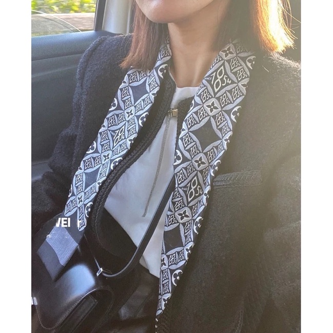 Khăn quấn quay túi xách in hoạ tiết L.V