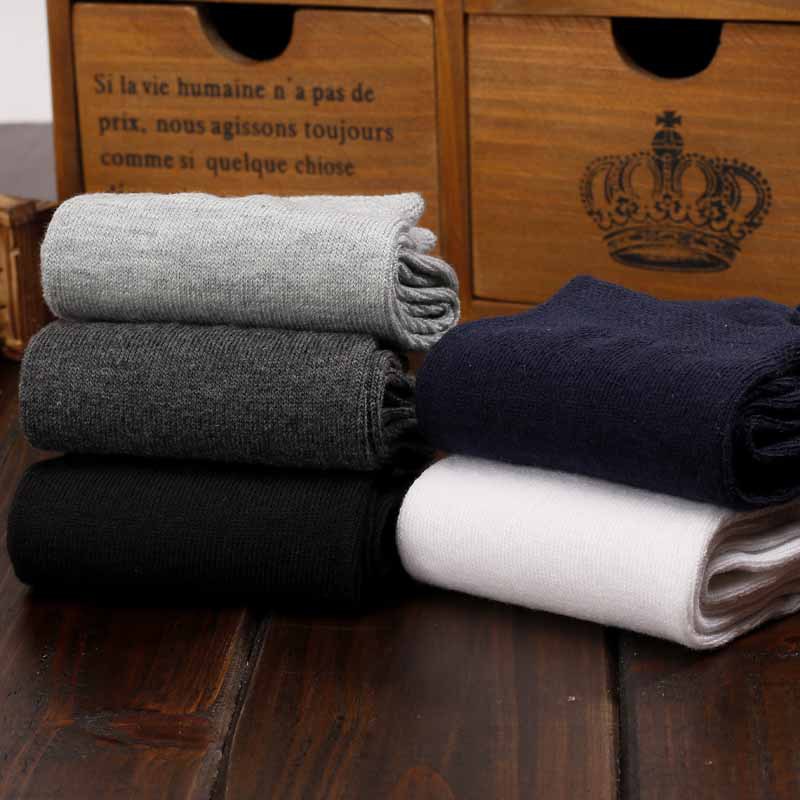 Cặp vớ dài in màu hợp thời trang cho nam