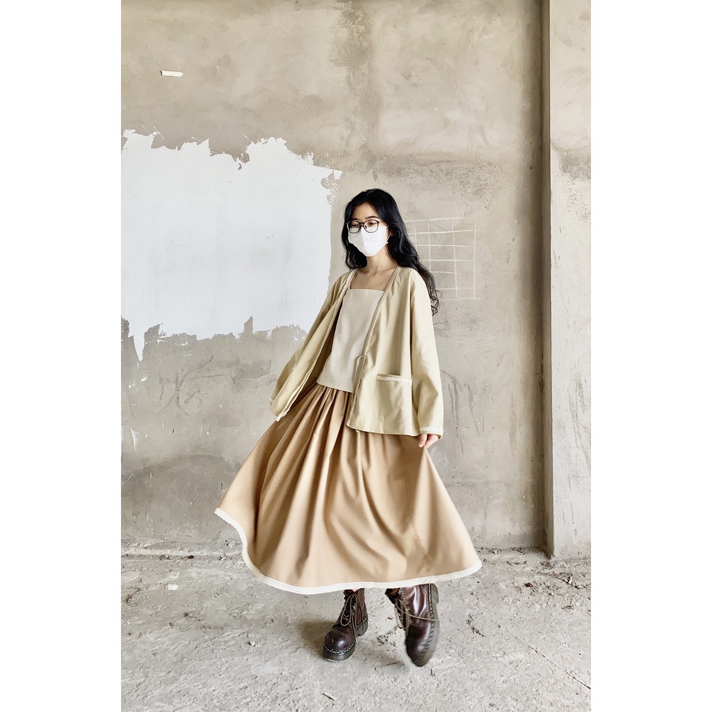 Chân váy viền ren - beige đậm