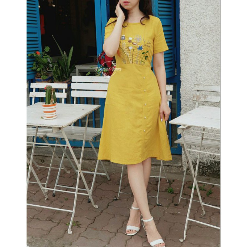 váy linen vàng thêu hoa anh túc ngực dáng eo đính hạt trai